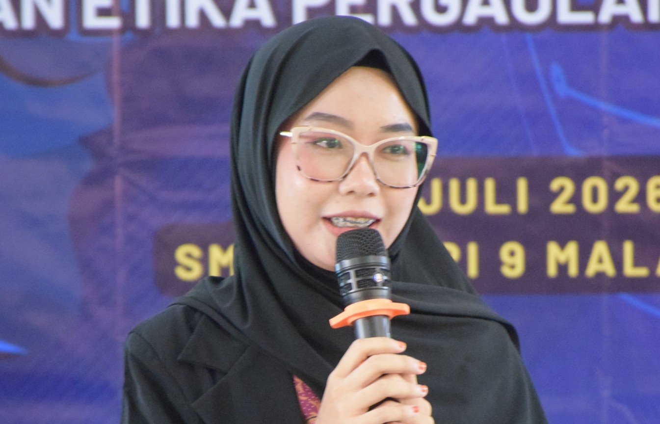Dosen ITICM Sidoarjo Beri Motivasi Guru SMPN 9 Malang: Ruang Guru Harmonis Ciptakan Kelas Humanis