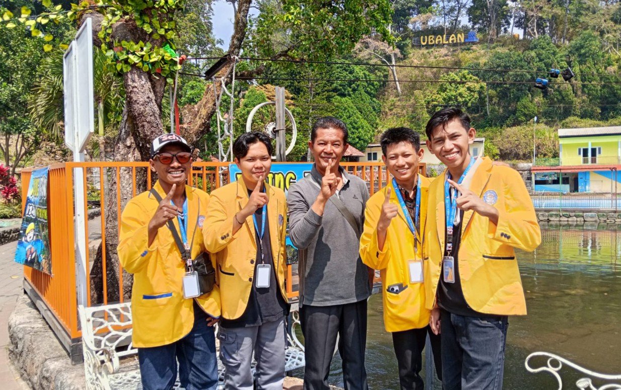 Mahasiswa KKN ITICM Kelompok 1 Dorong Digitalisasi Wisata Ubalan Pacet Melalui Sistem Booking Online dan QRIS